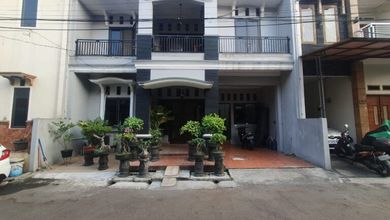Rumah Elite di Kawasan Condet, Jakarta Timur, LB 100m², Harga 3 Miliar