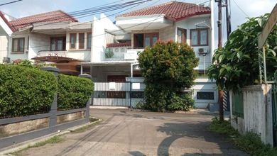 Penawaran Langka, rumah Prestisius di Jatiwaringin, Bekasi, LB 300m²