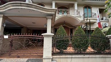 Penawaran Langka, rumah Prestisius di Kemang Pratama, Bekasi, LB 242m²