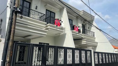 Rumah Prestisius di Kawasan Pondok Bambu, Jakarta Timur, LB 250m², Harga 3,5 Miliar