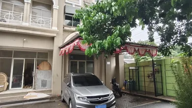Ruko Siap Huni 3 Lantai Renovasi Di Grand Galaxy Park Semi Furnished