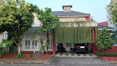 Rumah Prestisius di Kawasan Kemang Pratama, Bekasi, LB 255m², Harga 3,3 Miliar
