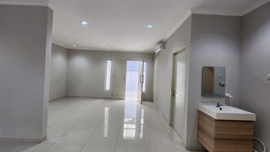 Penawaran Eksklusif, rumah Mewah di Lippo Karawaci, Tangerang, LB 190m²