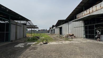 Dijual Pabrik Akses Tronton dan Kontainer 40'' di Mauk, Tangerang