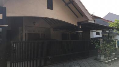Jual Rumah Siap Huni di Kemang Pratama, Bekasi, Luas 216 m2