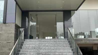 Gedung Office Brand New di Pramuka Raya Matraman Jakarta timur