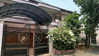 Rumah Area Luxury Cipinang, Jakarta Timur - Harga Terbaik 11 Miliar