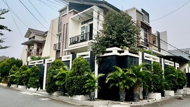 Rumah Mewah di Pulomas, Jakarta Timur, 5 KT, LT 281m²