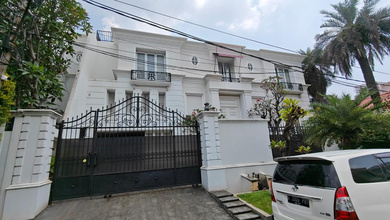 Rumah Elegan di Pulomas, Jakarta Timur, 4 KT, LT 496m²