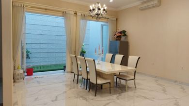 Rumah Elegan di Pulomas, Jakarta Timur, 4 Kamar Tidur, LT 292m²
