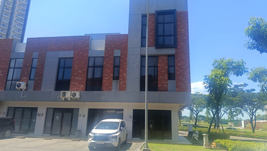 Disewakan Ruko Gandeng Dekat Akses Tol, Ruko Yc Hub, 3 Lantai, Siap Huni,