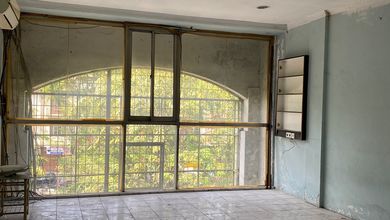 Dijual Ruko 4 lt Hadap Jalan Raya Besar, Taman Palem, Jakbar