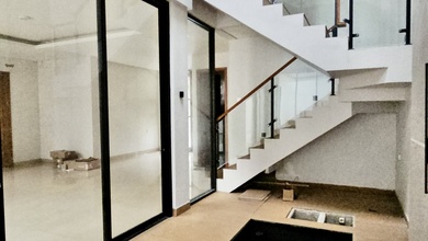 Kesempatan Eksklusif, rumah Mewah di Karawaci, Tangerang, LB 300m²