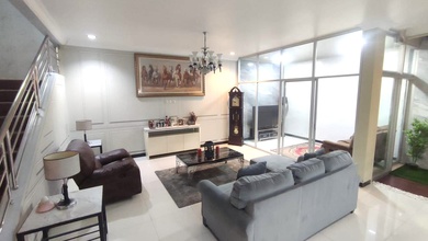 Hunian Mewah di Daan Mogot, Jakarta Barat, 4 KT, LT 200m²