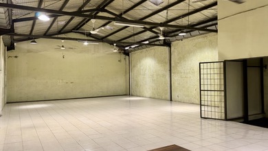 Gudang Multifungsi Dilengkapi Lift Barang 2 Ton & Akses Kontainer