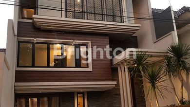 Dijual rumah Eksklusif di Keputih, Surabaya - LT 135m²