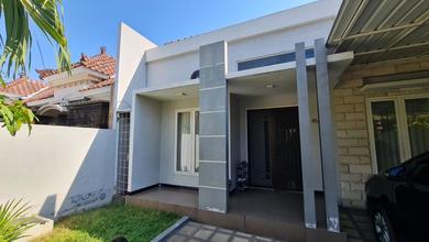 Rumah Mewah di Kawasan Rungkut, Surabaya, LB 120m², Harga 2,7 Miliar