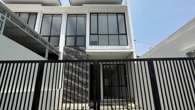 Jual Rumah Strategis di Rungkut, Surabaya - LT 99m²