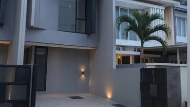 Jual Rumah Strategis di Rungkut, Surabaya - LT 94m²