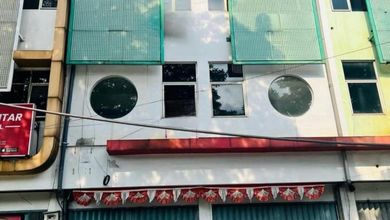 Ruko 3.5 Lantai Lokasi 0 Jalan Raya Ahamdyani Surabaya