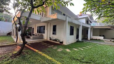 Hunian Elegan di Senayan, Jakarta Selatan, 5 KT, LT 469m²