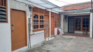 Dijual Rumah Nyaman di Kebon Jeruk, Jakarta Barat - LT 205m²
