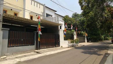 Penawaran Eksklusif, rumah Mewah di Bendungan Hilir, Jakarta Pusat, LB 200m²