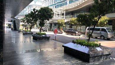 Gedung kantor 12 lantai di Pluit bangunan relatif baru