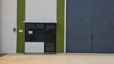 Pergudangan angkasa dekat bandara soetta bangunan relatif baru