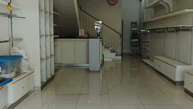 RUKO PASAR MODERN INTERMODA (BSD BARU)  Tanah 56,250 m² Bangunan 178,820 m² Izin perdagangan umum 3 lantai, ada pintu menuju akses transit bus Harga 4,5M Nego