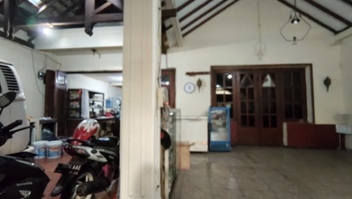 Hunian Elegan di Tegalsari, Surabaya, 7 Kamar Tidur, LT 397m²