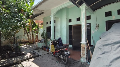 Kesempatan Rumah di Keputih, Surabaya, LB 100m², Harga 2 Miliar