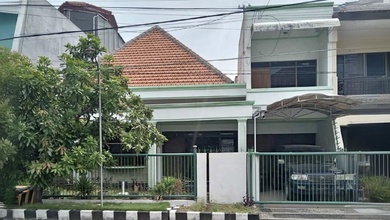 Rumah Elegan di Manyar, Surabaya, 4 Kamar Tidur, LT 300m²
