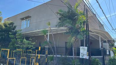 Rumah Mewah di Mulyorejo, Surabaya, 4 Kamar Tidur, LT 204m²