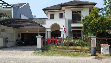 Hunian Elegan di Dukuh Pakis, Surabaya, 4 Kamar Tidur, LT 275m²