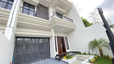 Hunian Prestisius di Kawasan Duren Sawit, Jakarta Timur, LB 275m², Harga 5 Miliar