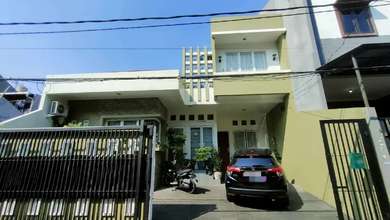 Rumah Mewah di Kawasan Taman Ratu, Jakarta Barat, LB 150m², Harga 3 Miliar