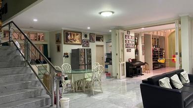 Jual Rumah Megah Luas 375 m2 di Intercon, Jakarta Barat