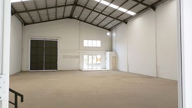 Gudang Baru dan Siap Pakai di Laksana Teluk Naga