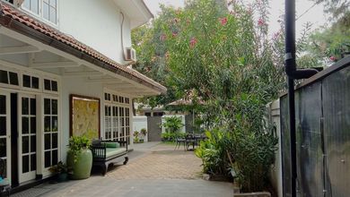 Hunian Elegan di Cipete, Jakarta Selatan, 6 Kamar Tidur, LT 320m²