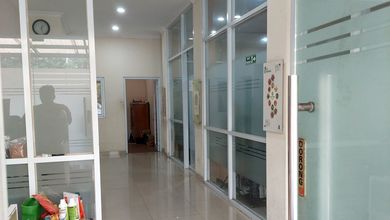 Termurah! Jual Ruko Second Siap Pakai Furnished untuk Bisnis Anda di Cengkareng