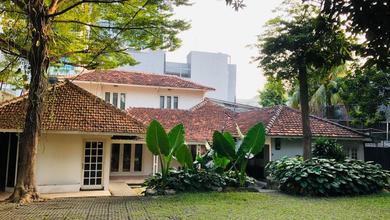 Hunian Elegan di Mampang Prapatan, Jakarta Selatan, 14 KT, LT 923m²