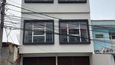 Ruko baru Taman Ratu di Gg.macan 63 m SHM jalan 4 mobil