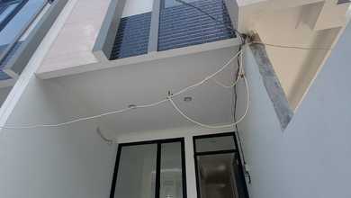 Rumah Dijual di Kedoya, Jakarta Barat, LB 120m², Harga Kompetitif!