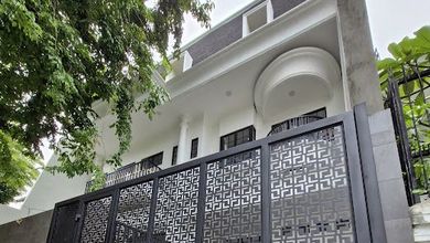 Rumah Elegan di Tomang, Jakarta Barat, 4 Kamar Tidur, LT 313m²