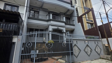 Kesempatan Langka, rumah Prestisius di Tanjung Duren Selatan, Jakarta Barat, LB 330m²