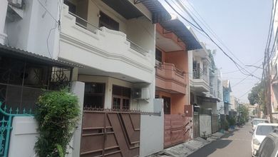 Promo Rumah di Tanjung Duren Utara, Jakarta Barat, LB 120m², Harga 1,5 Miliar