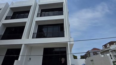 Ruko Komersil Taman Ratu 3.5 Lantai Siap Huni Strategis