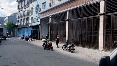 Kesempatan Eksklusif, rumah Mewah di Jelambar, Jakarta Barat, LB 300m²