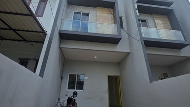 Rumah Sewa Nyaman Lokasi Jelambar, Jakarta Barat, LB 180m²